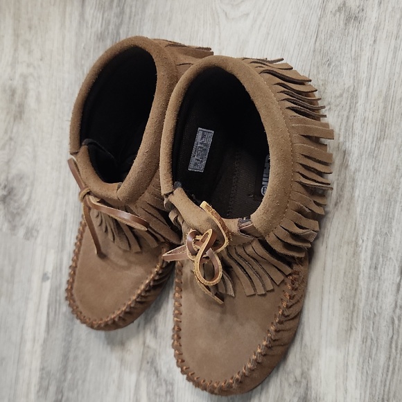 Lamo Slip on Slippers, Size 6 - Picture 5 of 6